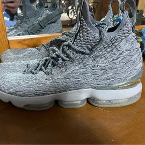 Lebron 15 Wolf Grey Basketball Shoes.